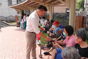 王董事敬豪關懷玫瑰園養護所家友