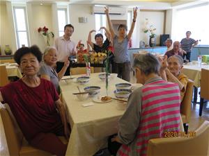 看我們有多幸福