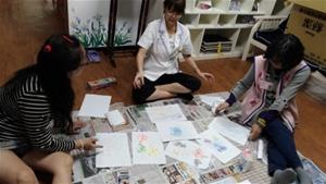 相當投入於創作當中