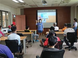 主任宣導快篩的重要性。