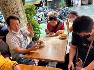 學員享用海之冰