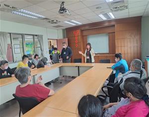 周保君主任衛教大家防疫的重要性。