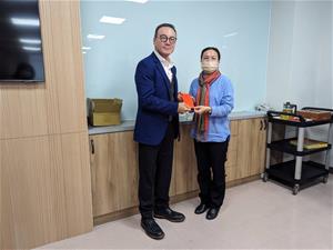 董事長親自在主管會議頒獎-總務郭秀容組長