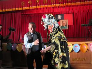 台上台下零距離表演，彼此都樂在其中